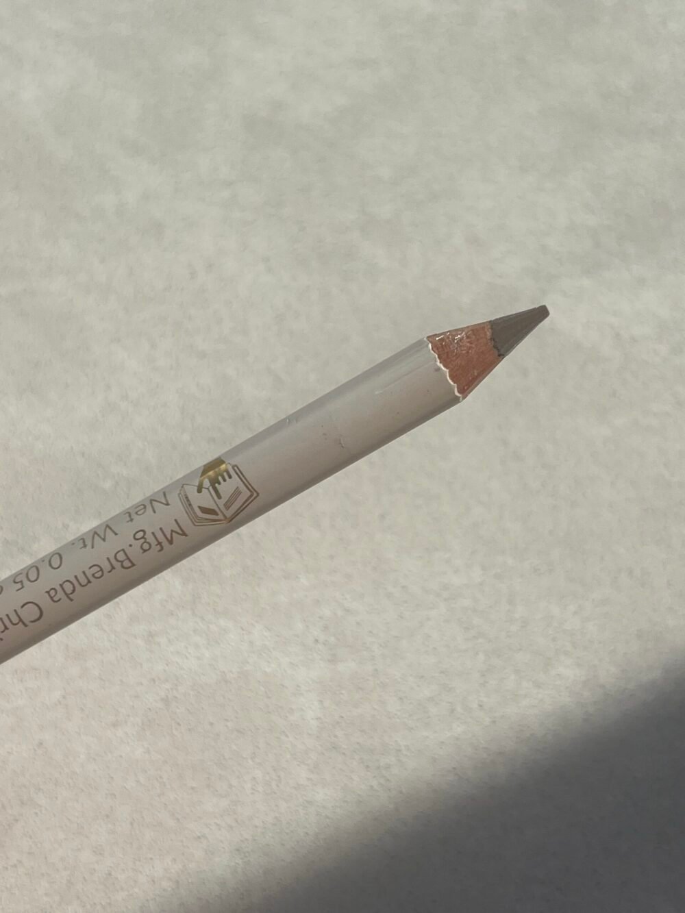 עיפרון פיגמנט לכל סוגי הגבות